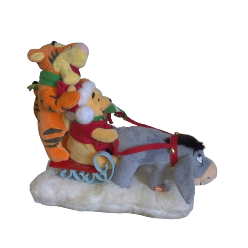 2006 Gemmy Disney Winnie The Pooh Tiger Eeyore Sleigh Ride Music Animated Works!